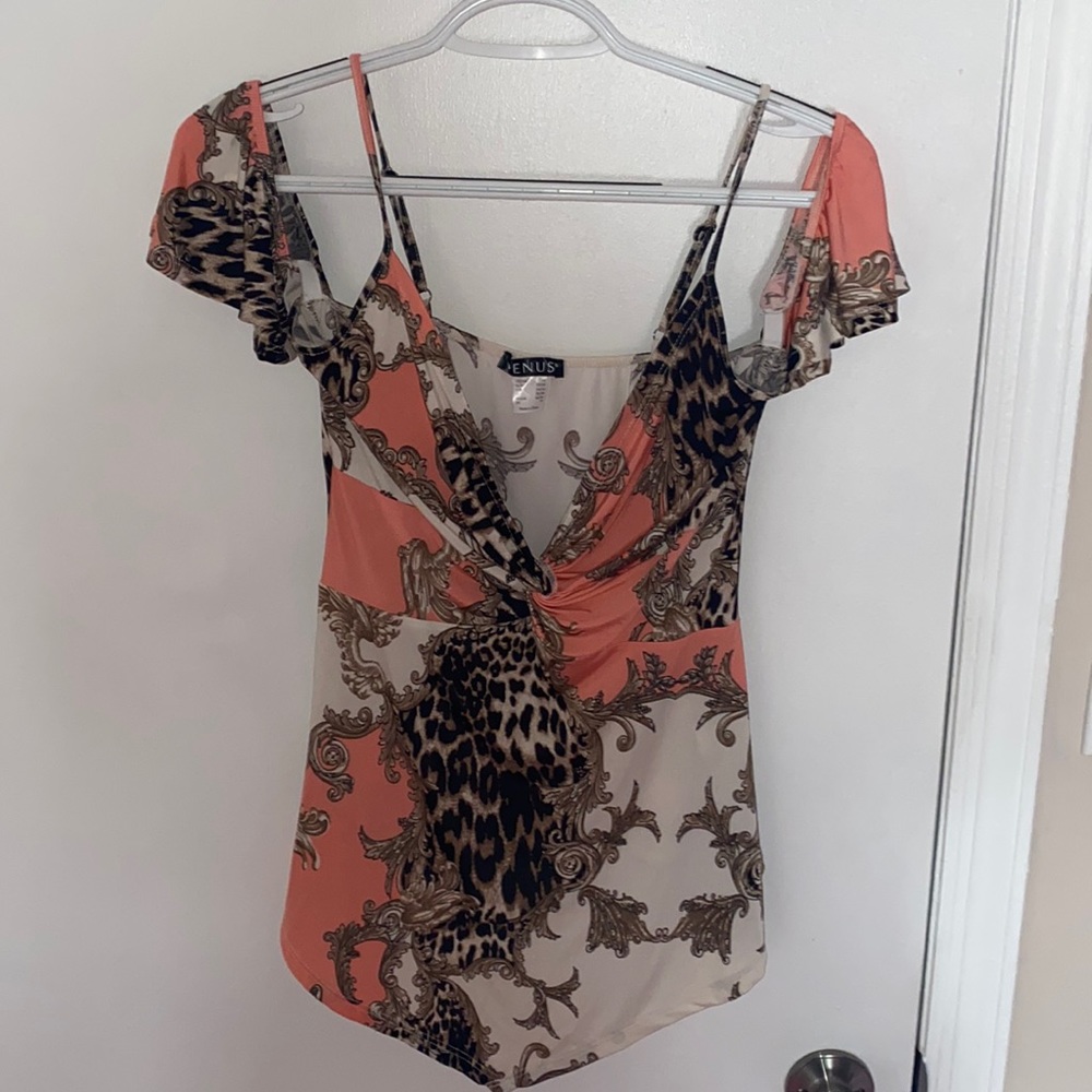 Off the shoulder casual top with leopard design!